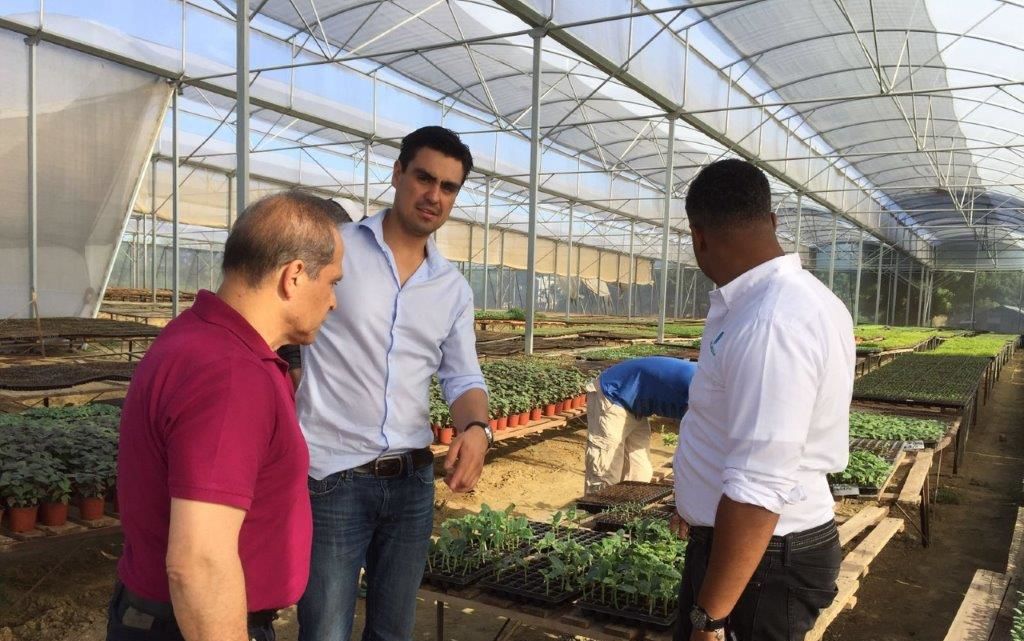 HUMINTECH Sales Team in greenhouse