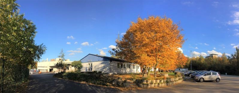 exterior view of the entrance area and the parking space of the humintech company premises 